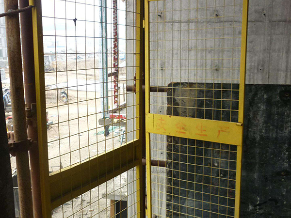 楼层施工电梯门图片1