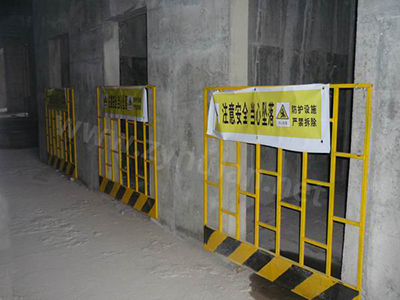 电梯洞口防护门图片2